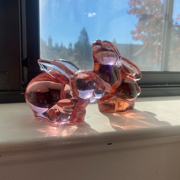 Resin Bunny Rabbits - Picture 1 of 2